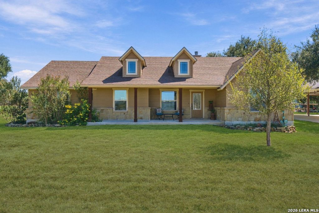 3690 RAKOWITZ RD, Adkins, TX 78101