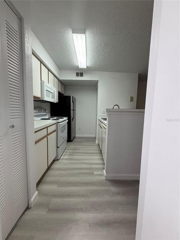 Image 15 of property listing at 2208 ANTIGUA PLACE 914, Kissimmee, FL 34741