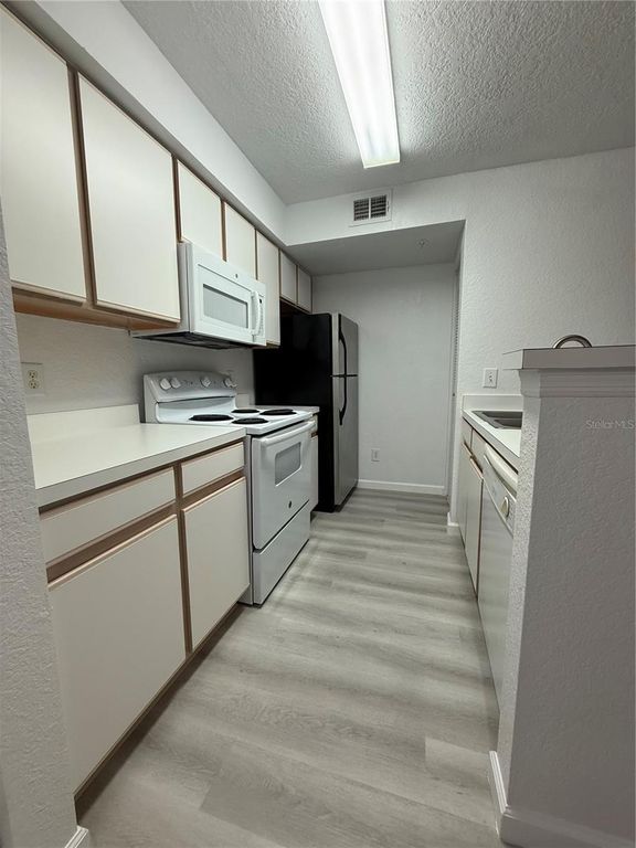 Image 16 of property listing at 2208 ANTIGUA PLACE 914, Kissimmee, FL 34741