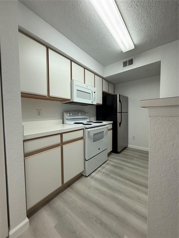 Image 17 of property listing at 2208 ANTIGUA PLACE 914, Kissimmee, FL 34741