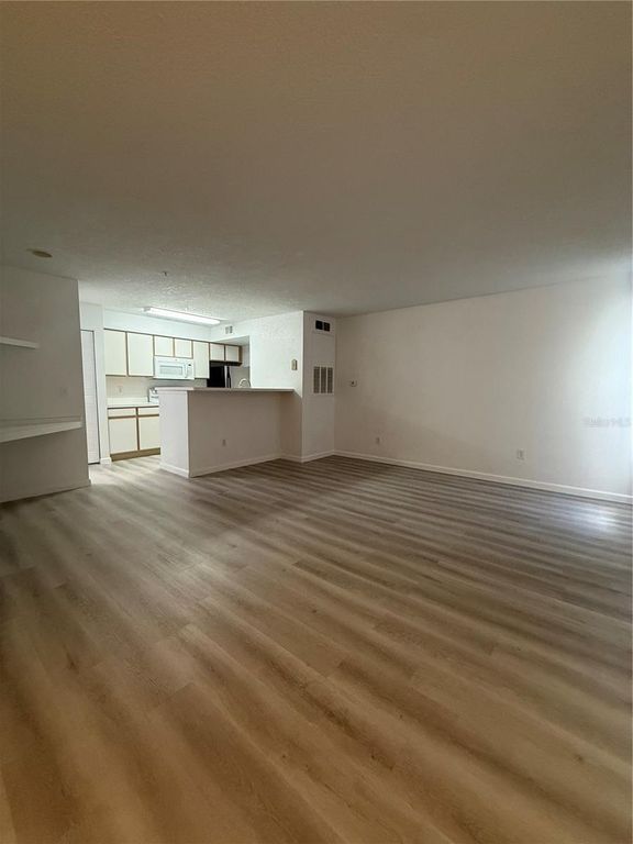 Image 7 of property listing at 2208 ANTIGUA PLACE 914, Kissimmee, FL 34741