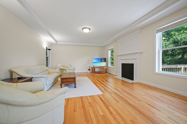 2 Wildwood Ter, Mattapoisett, MA 02739
