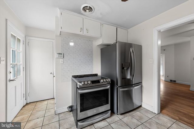 3 S GLEN AVE, New Castle, DE 19720