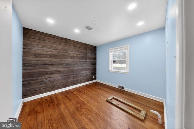 3 S GLEN AVE, New Castle, DE 19720