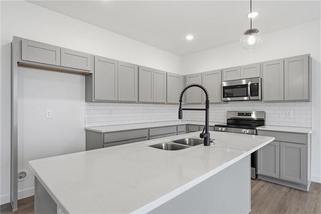 27313 Acacia Drive, Lee's Summit, MO 64086