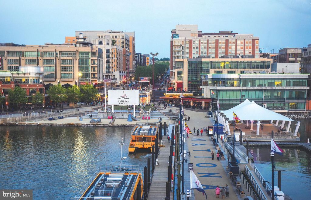 Image 18 of property listing at 125 KINSALE PL #101, National Harbor, MD 20745