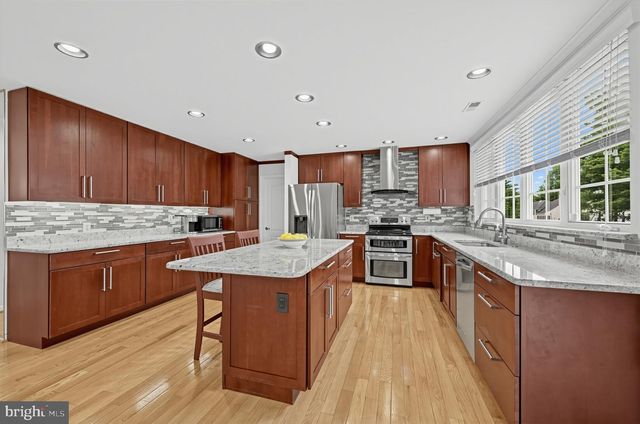 128 RENAISSANCE DR, Cherry Hill, NJ 08003