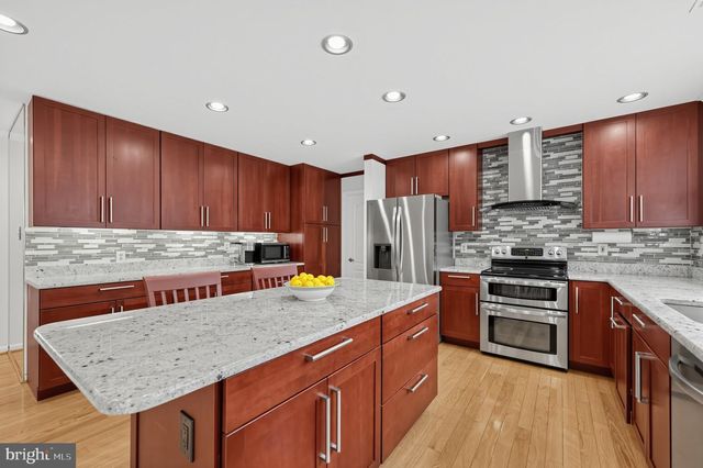 128 RENAISSANCE DR, Cherry Hill, NJ 08003