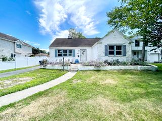 254 Lawrence Avenue, Oakhurst, NJ 07755
