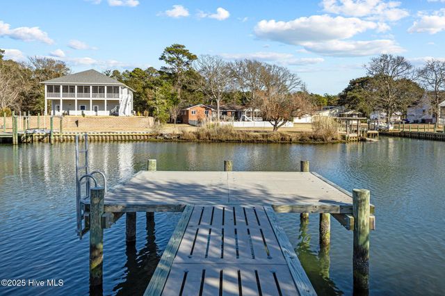 113 Cape Point Boulevard, Cape Carteret, NC 28584