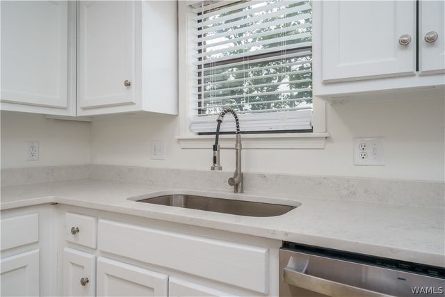 1738 Hollow, Tuscaloosa, AL 35406