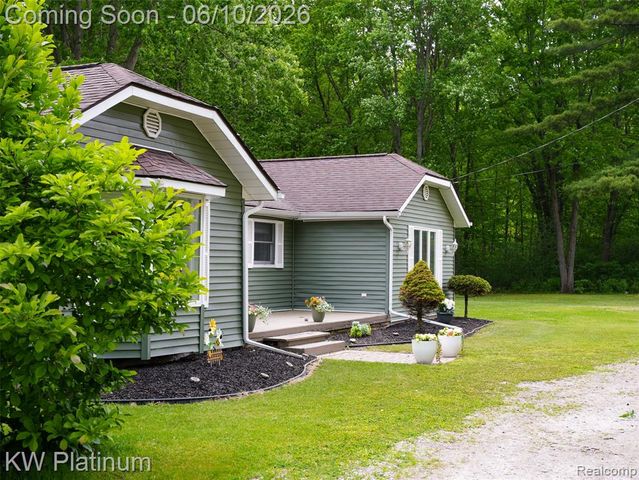 5324 Ravenswood Road, Kimball, MI 48074