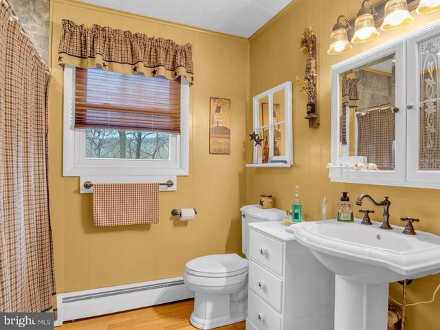 20 INDIAN LN, Felton, PA 17322