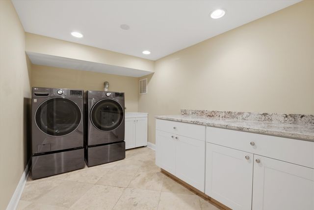 1601 S Ashland Avenue, Park Ridge, IL 60068