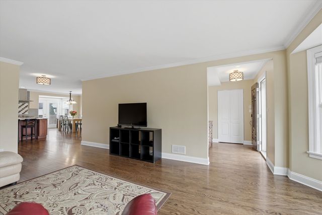 1601 S Ashland Avenue, Park Ridge, IL 60068