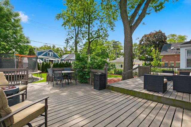 1601 S Ashland Avenue, Park Ridge, IL 60068