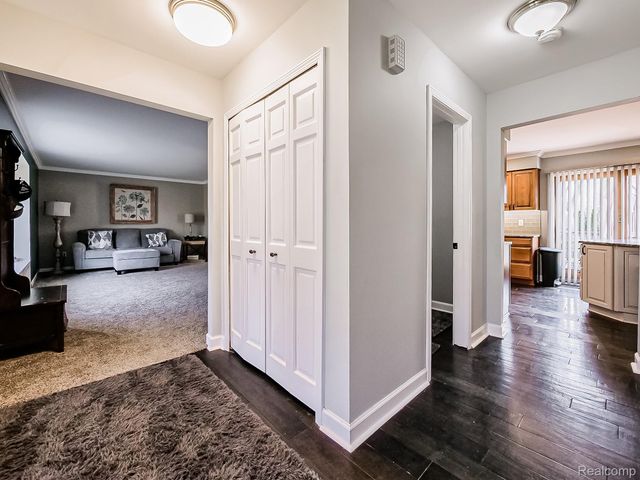 25911 Buckminster Drive, Novi, MI 48375