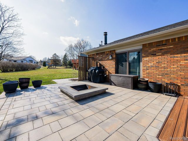 25911 Buckminster Drive, Novi, MI 48375