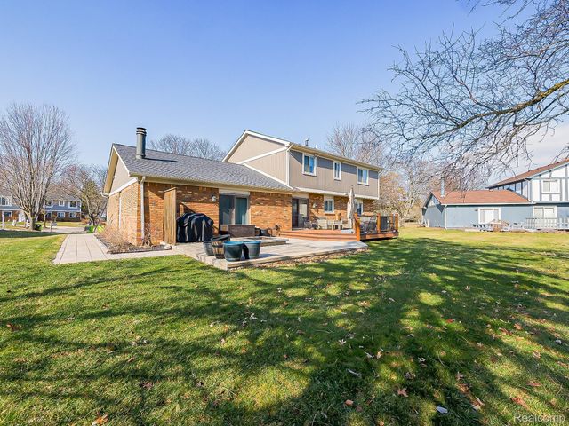 25911 Buckminster Drive, Novi, MI 48375