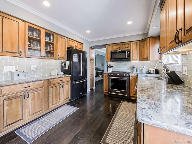 25911 Buckminster Drive, Novi, MI 48375