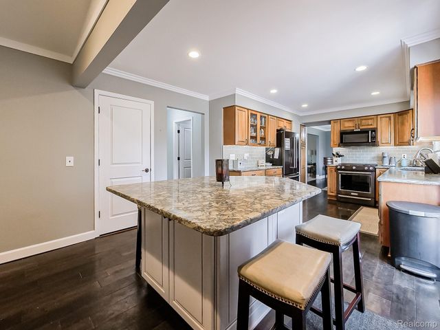 25911 Buckminster Drive, Novi, MI 48375