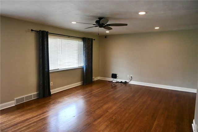 102 Mckenzie Dr, Penn Hills, PA 15235