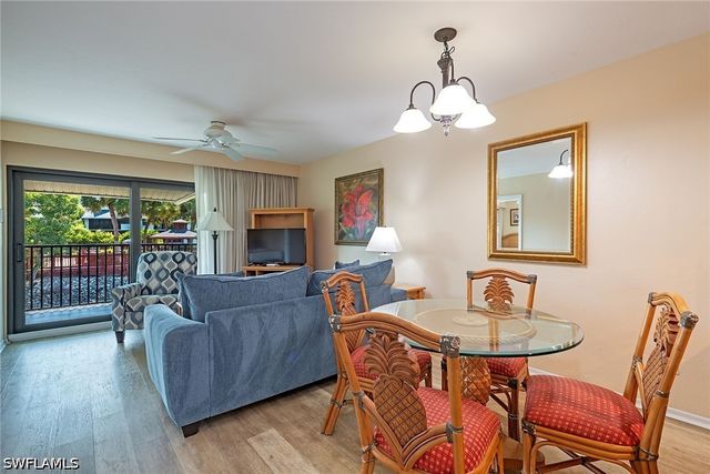 600 Neapolitan WAY 212, Naples, FL 34103