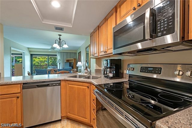 600 Neapolitan WAY 212, Naples, FL 34103