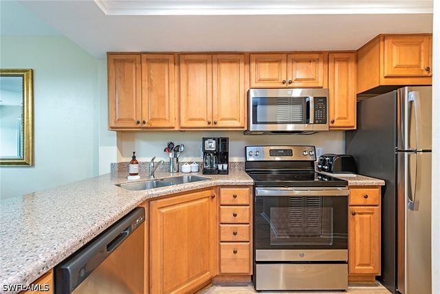 600 Neapolitan WAY 212, Naples, FL 34103