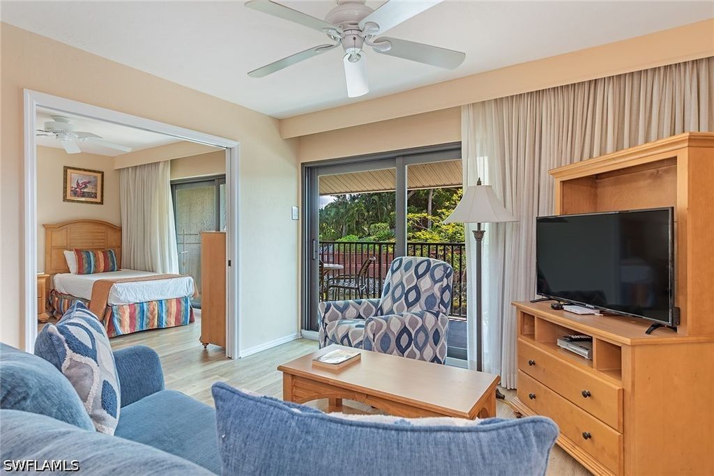 600 Neapolitan WAY 212, Naples, FL 34103