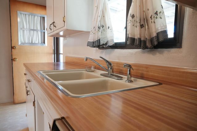 1117 Monroe Street SE, Albuquerque, NM 87108