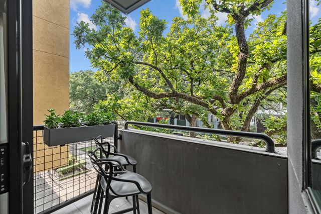 1319 Hawthorne Street, Houston, TX 77006