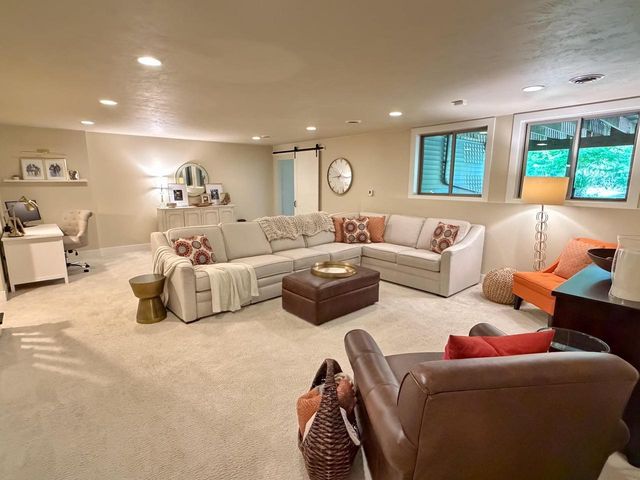 1104 S FORESTBROOK LANE, Appleton, WI 54914