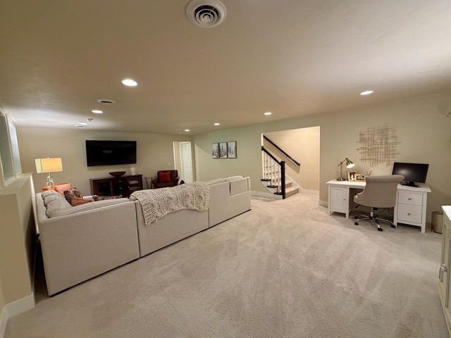 1104 S FORESTBROOK LANE, Appleton, WI 54914