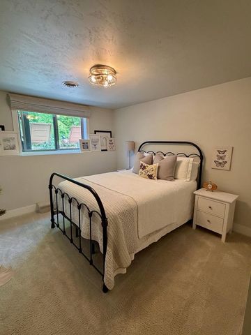 1104 S FORESTBROOK LANE, Appleton, WI 54914
