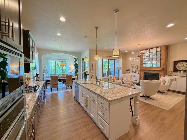 1104 S FORESTBROOK LANE, Appleton, WI 54914