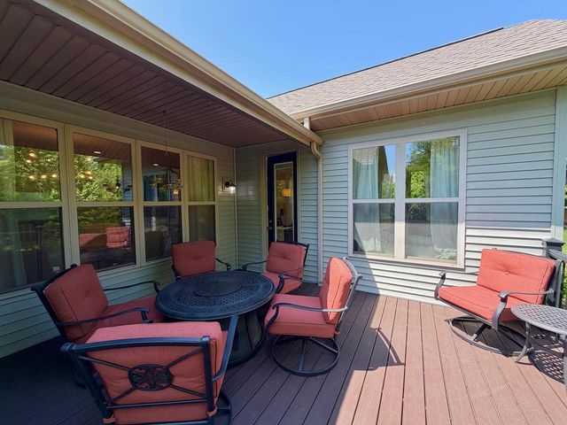 1104 S FORESTBROOK LANE, Appleton, WI 54914