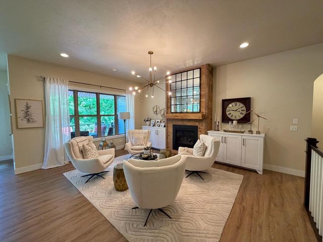 1104 S FORESTBROOK LANE, Appleton, WI 54914