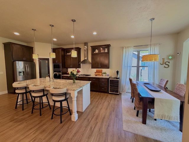 1104 S FORESTBROOK LANE, Appleton, WI 54914