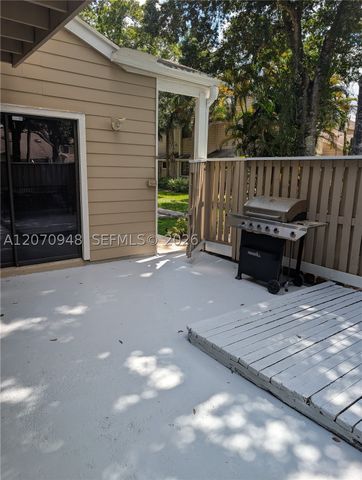 7162 Sportsmans Dr 7162, North Lauderdale, FL 33068