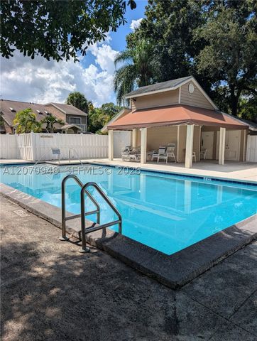 7162 Sportsmans Dr 7162, North Lauderdale, FL 33068