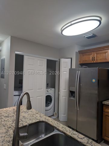 7162 Sportsmans Dr 7162, North Lauderdale, FL 33068