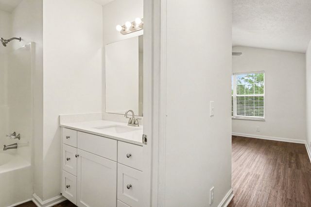 2006 Lassiter Dr, Goodlettsville, TN 37072