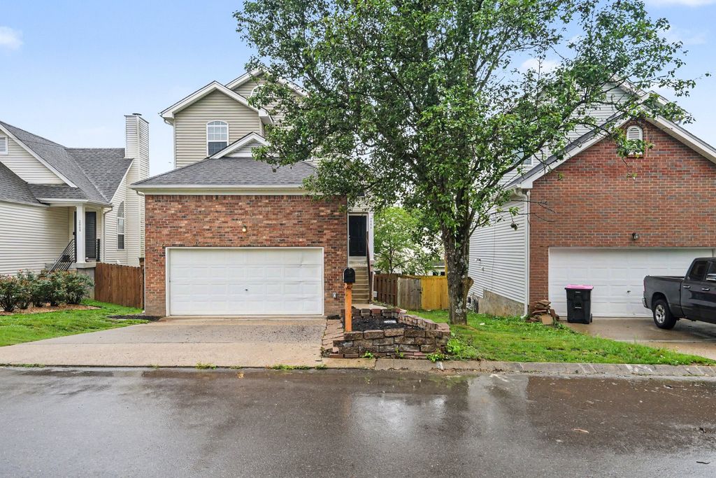 2006 Lassiter Dr, Goodlettsville, TN 37072