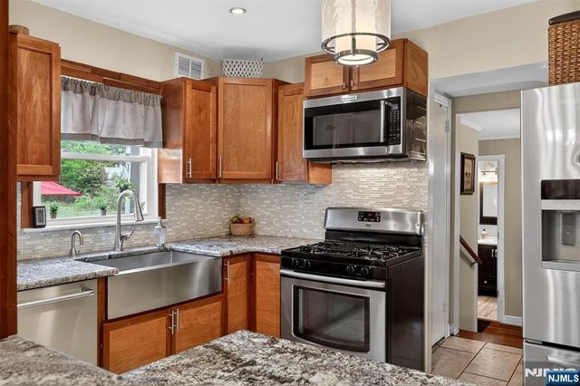 7 Spier Drive, Livingston, NJ 07039