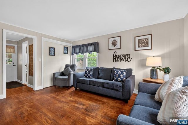 7 Spier Drive, Livingston, NJ 07039