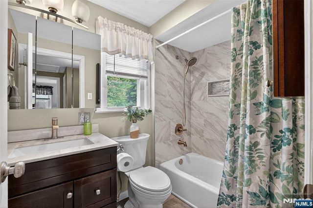 7 Spier Drive, Livingston, NJ 07039