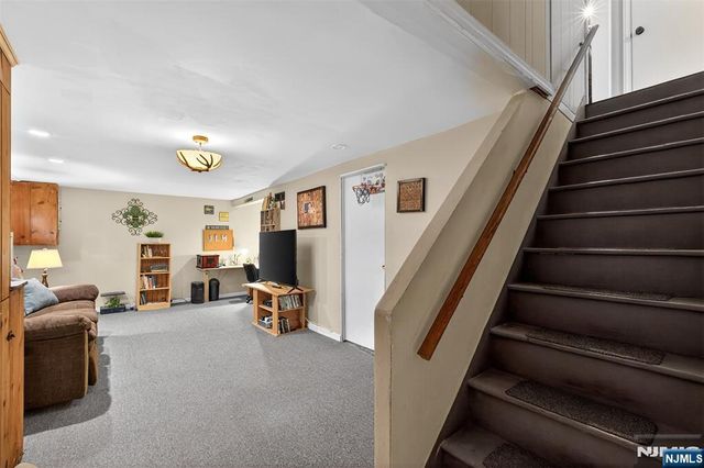 7 Spier Drive, Livingston, NJ 07039