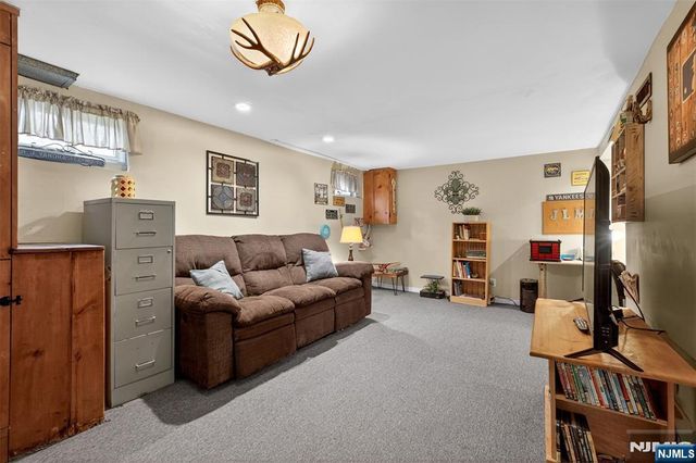 7 Spier Drive, Livingston, NJ 07039