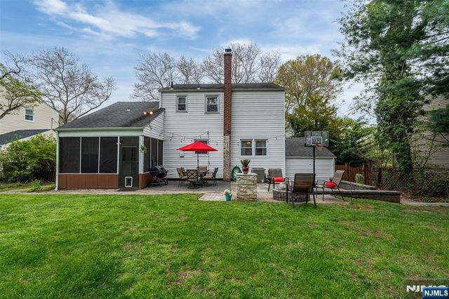 7 Spier Drive, Livingston, NJ 07039
